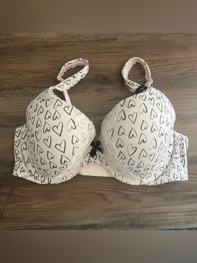 Victoria’s Secret Body Perfect Shape Beige Heart Bra Size 34D NWT